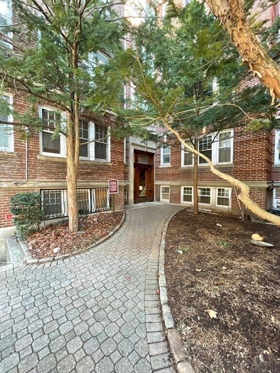 Foto del edificio - 1697 Cambridge St