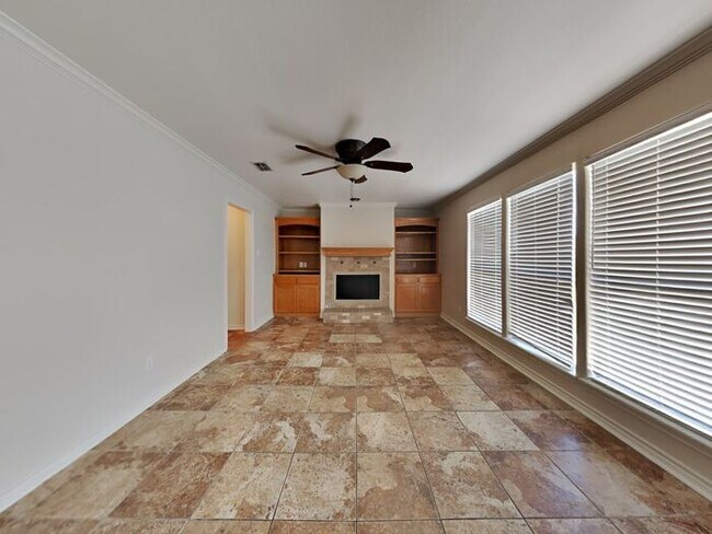 Building Photo - *No App Fee* $1,000 off first month. Pre-l...