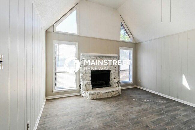 Building Photo - 3 Bedroom Pet-Friendly Home in MEMPHIS, TN with Main Street Renewal