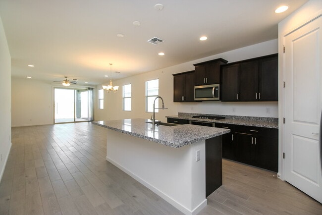 Foto del edificio - 11008 S 56th Ln