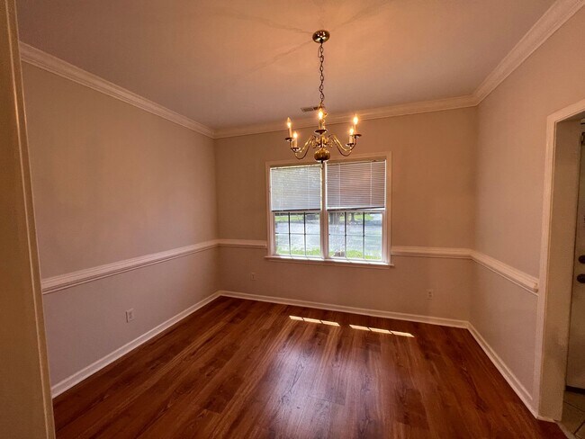 Foto del edificio - Merestone 1 level brick patio home. 2 Car garage, walk to The Point Shopping, restaurants and mov...