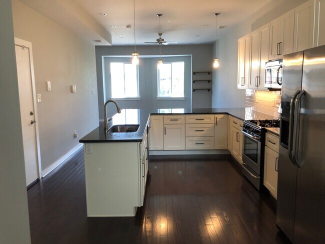 Cocina y sala de estar - 1806 Frankford Ave