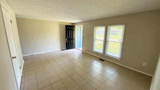 Foto del edificio - WEST SIDE 3 BEDROOM RANCH AVAILABLE NOW!