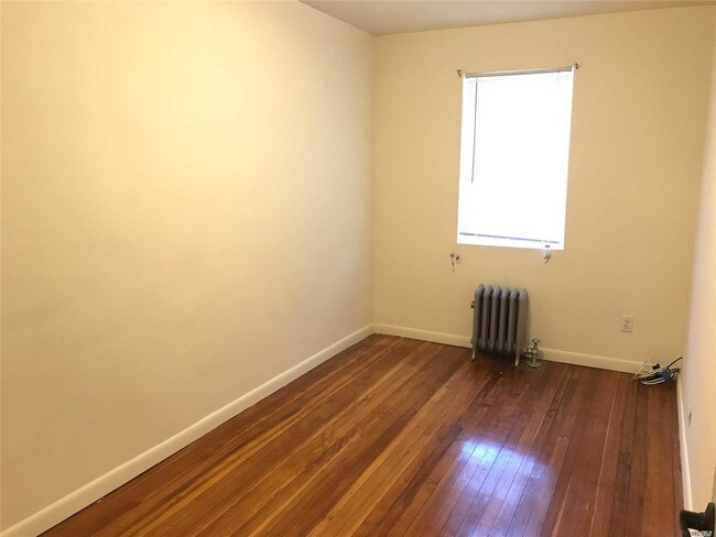 Foto del edificio - 22-44-44 35th St