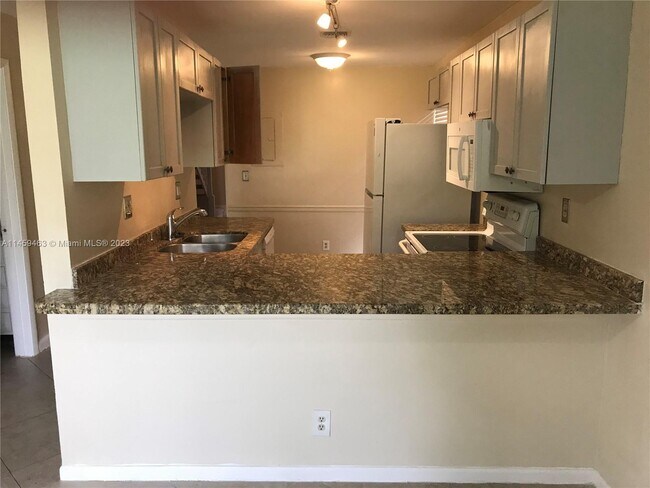 Foto del edificio - 9744 Shadow Wood Blvd