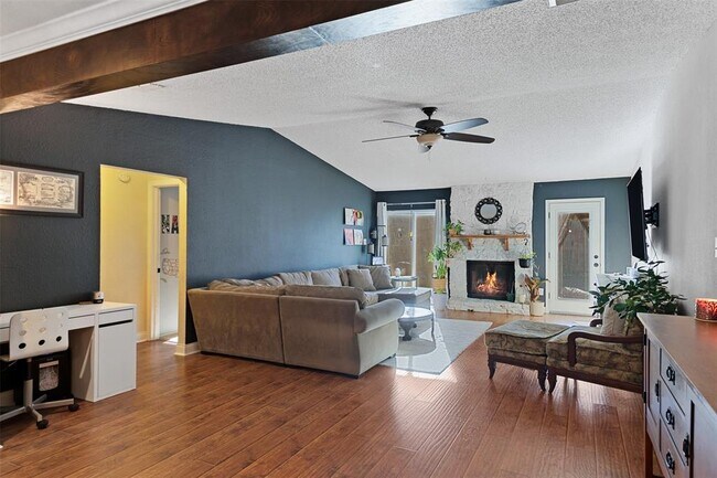 Foto del edificio - 3909 Holt Dr