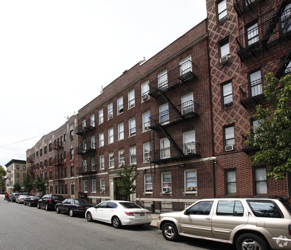 Primary Photo - Sterling Court
