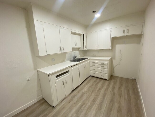 Building Photo - House with Private Studio