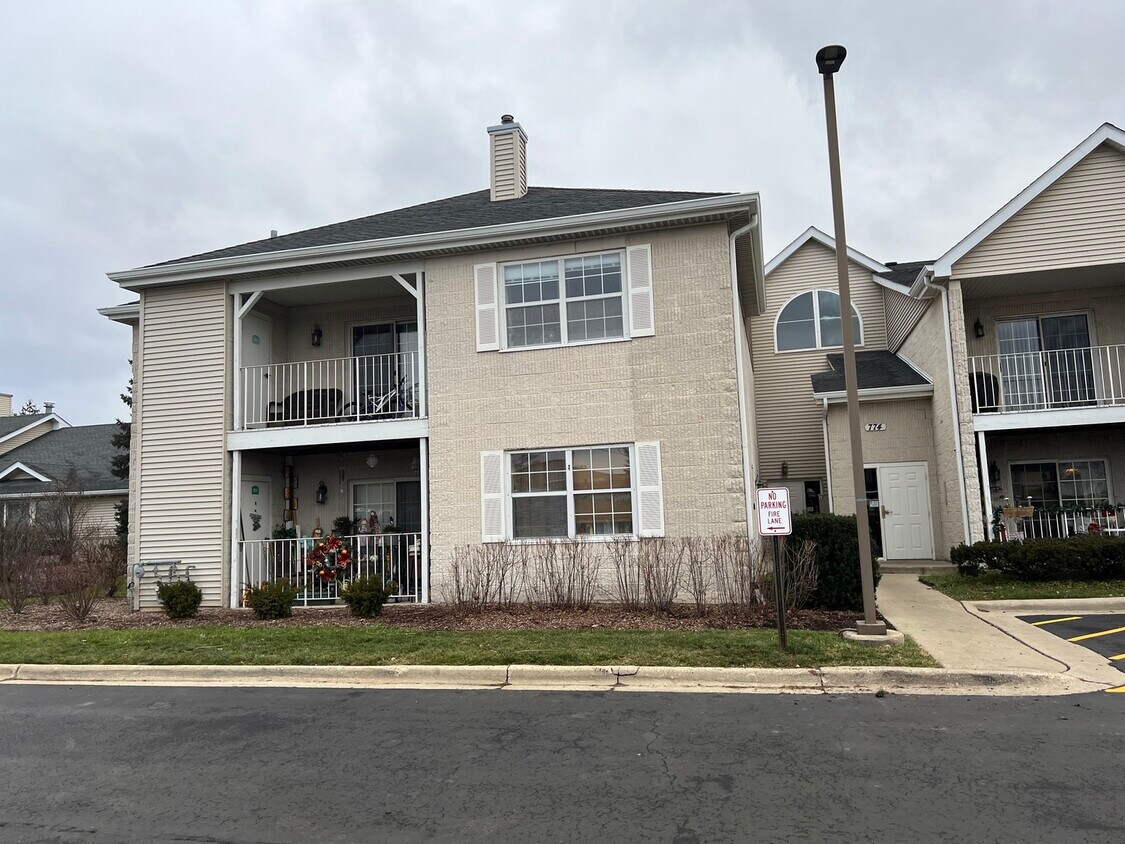 774 N Gary Ave Unit 102, Carol Stream, IL 60188 Condo for Rent in