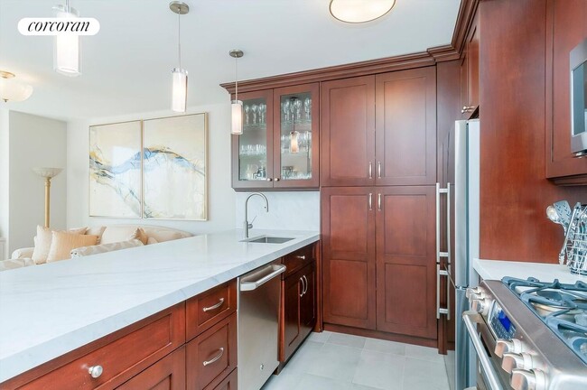 Building Photo - 422 E 72nd St