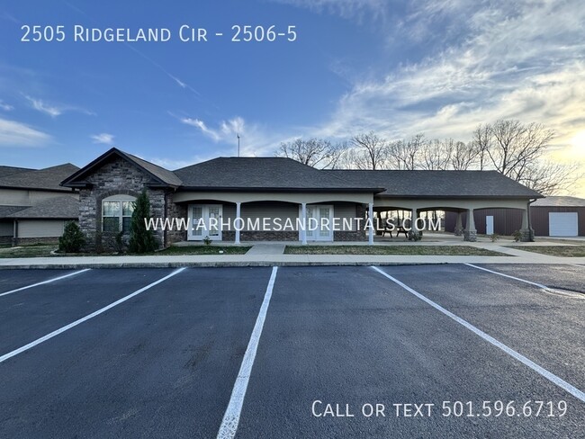 Foto del edificio - 2505 Ridgeland Townhomes - 2506-5 | $695 |...