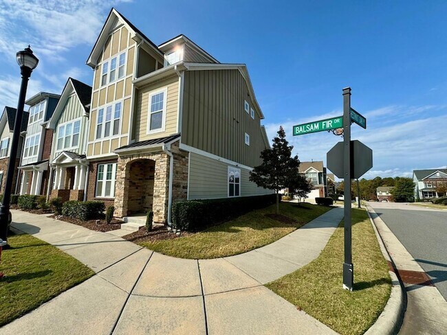 Foto del edificio - 563 Balsam Fir Dr