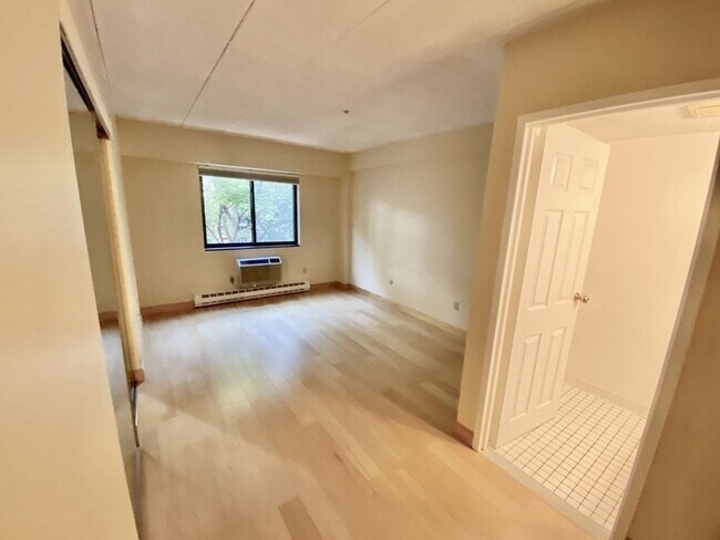 Foto del edificio - BROOKLINE VILLAGE 2 BED/1.5 BATH WITH GARA...