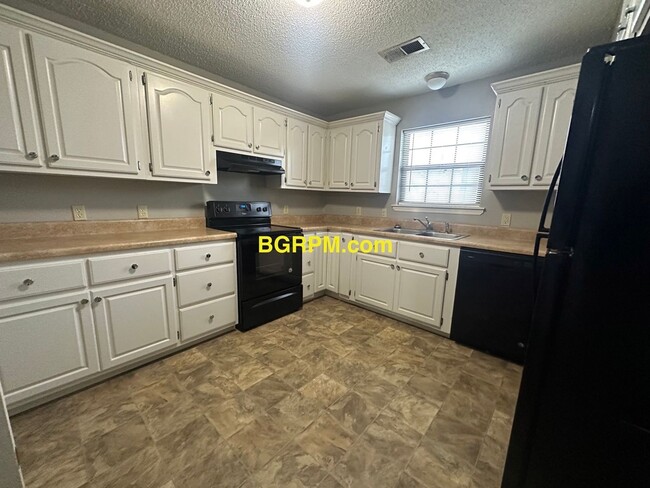 Foto del edificio - 2 BD, 2 1/2 BA, Townhome in Jacksonville.