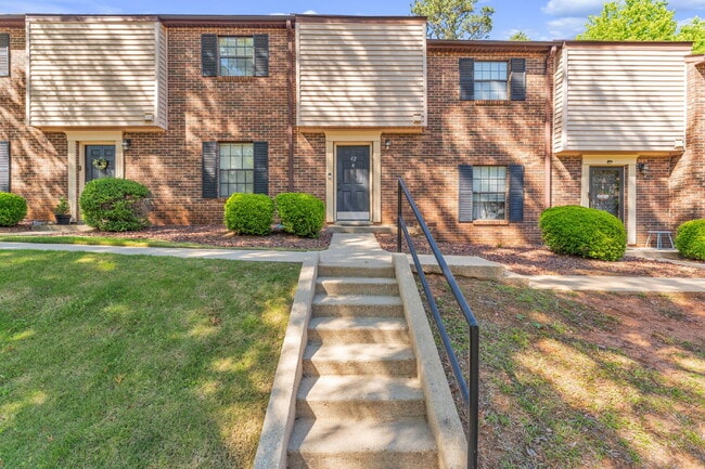 Beautiful 3 Bedroom 2.5 Bathroom Condo in Prime Taylors Location $1,625/mo rent - Beautiful 3 Bedroom 2.5 Bathroom Condo in Prime Taylors Location $1,625/mo rent