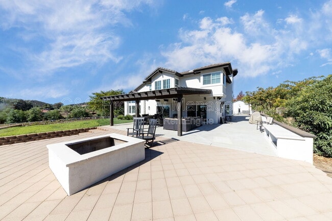 Foto del edificio - 39550 Calle De Companero