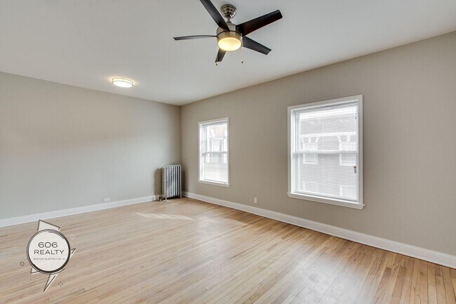 Foto del edificio - 836 E 53rd St