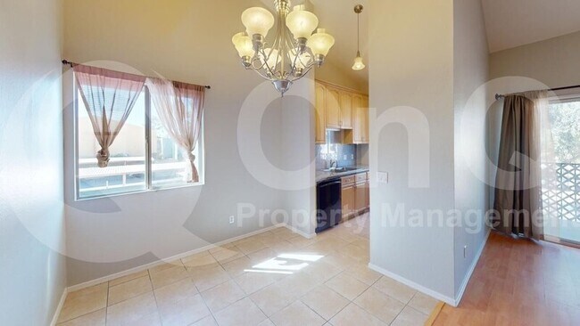 Foto del edificio - 818 S Langley Ave