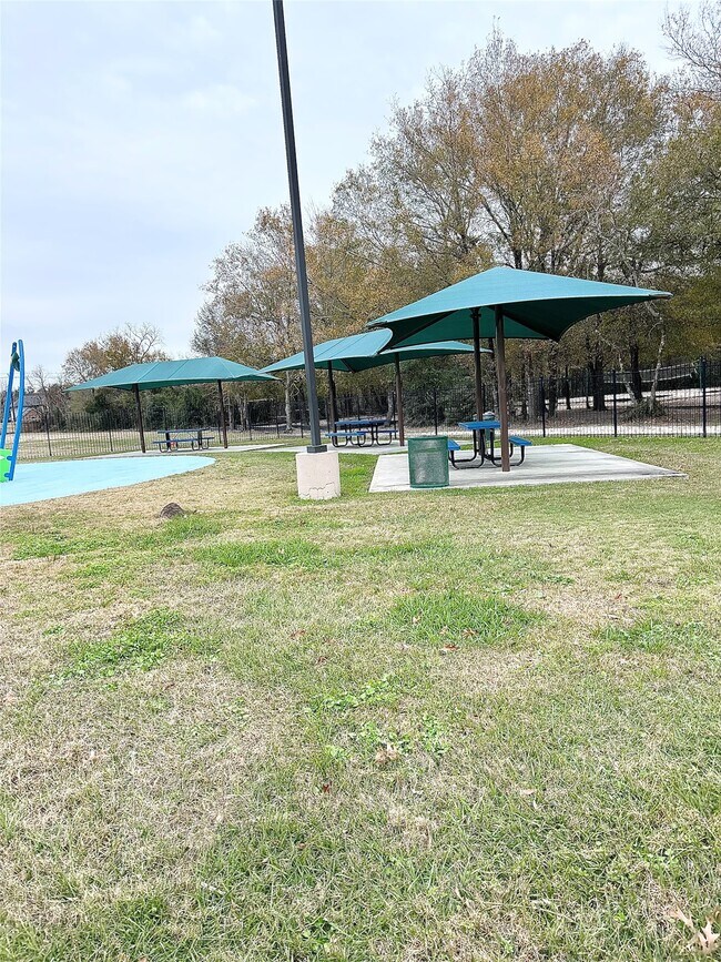Foto del edificio - 3300 Pebblebrook Dr