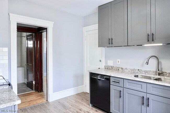 Foto del edificio - 4225 W 49th St