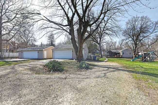 Building Photo - 605 Loomis Ave