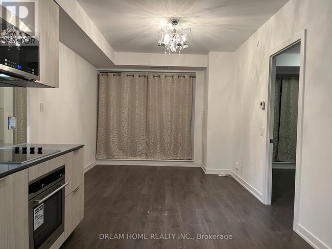 Building Photo - 609 Avenue Rd