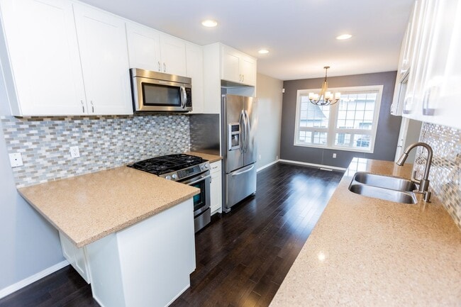 Building Photo - Beautiful 2 Bed 2.5 Bath Townhome in Kent