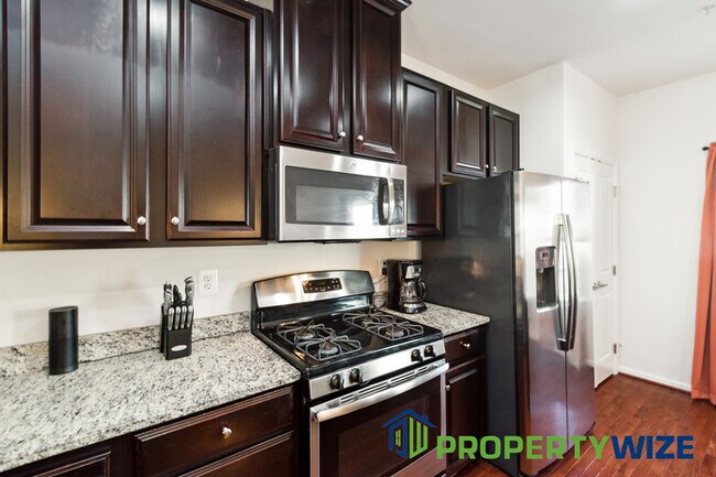 Foto del edificio - 9417 Paragon Ct