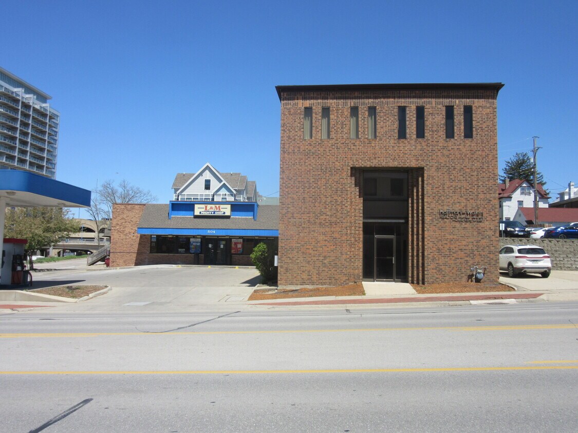 Primary Photo - 510 E Burlington St