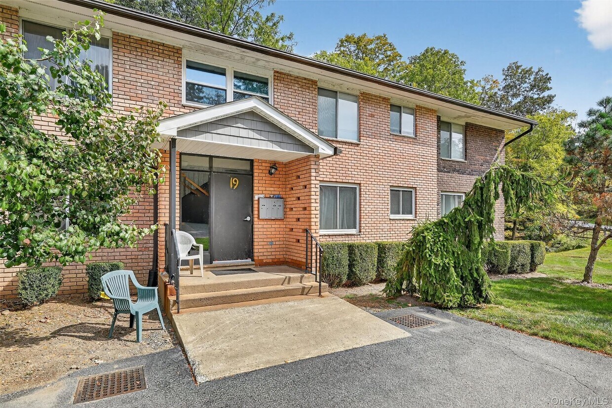 Primary Photo - 19 Barnett Dr