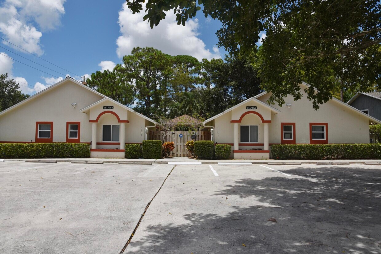 Foto del edificio - 1155 Goldenrod Rd