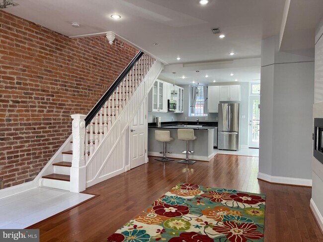 Building Photo - 248 9th St NE
