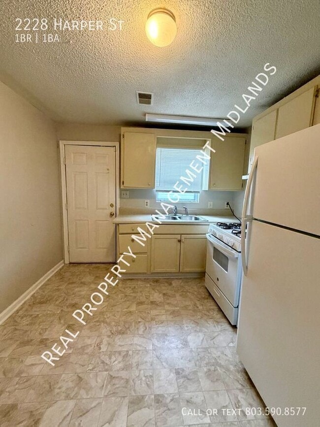 Foto del edificio - 2228 Harper St