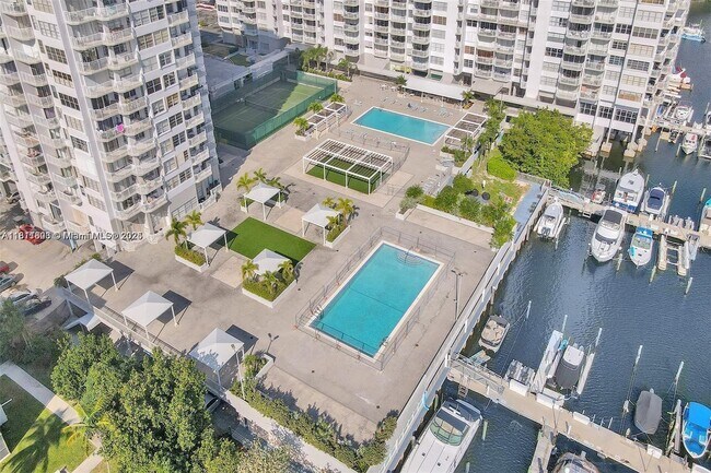 Foto del edificio - 18051 Biscayne Blvd
