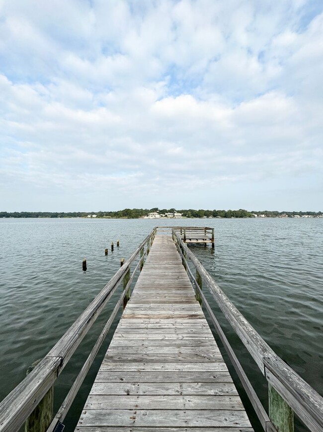 Building Photo - Waterfront Home for Rent ~ Available for m...