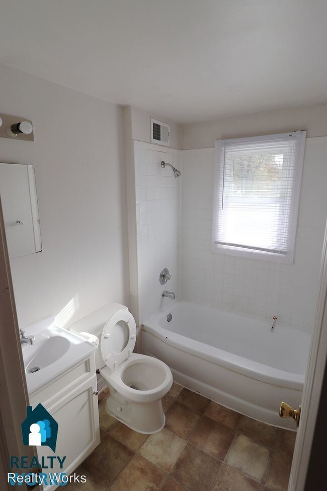 Building Photo - 5441-5447 Benton St