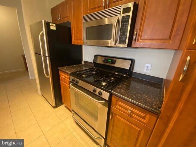 Foto del edificio - Spacious and open 2-bedroom, 2-bathroom co...