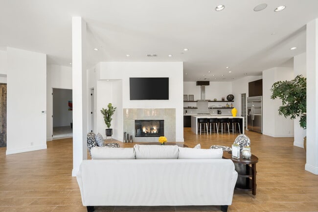 Building Photo - 221 Via Veneto