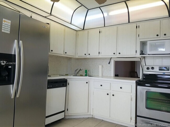 Foto del edificio - 1075 NE Miami Gardens Dr
