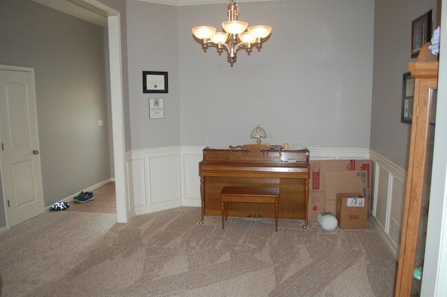 Building Photo - 5001 Craydon Dr