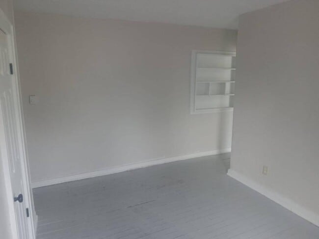 Building Photo - 1.0 bedroom in Richmond Indiana 47374