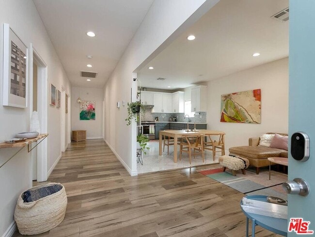 Building Photo - 632 S Evergreen Ave