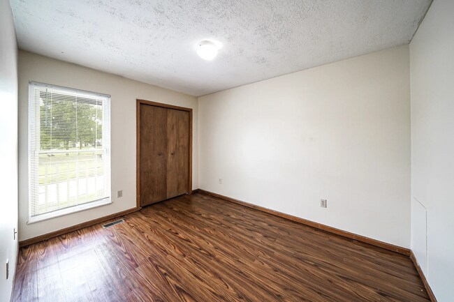 Foto del edificio - 1531 Whitehall Blvd