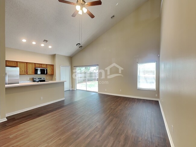 Building Photo - 375 Lancer Oak Dr