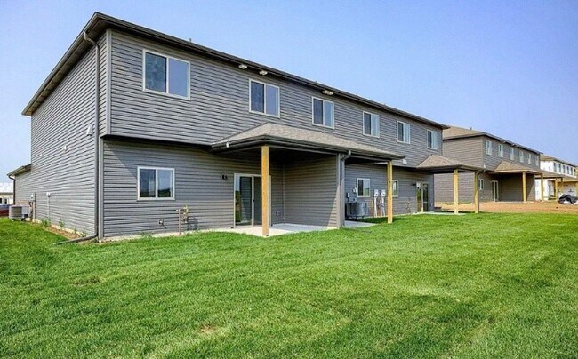 Foto del edificio - Spacious 2-Story with 3 bedrooms/2.5 bathrooms