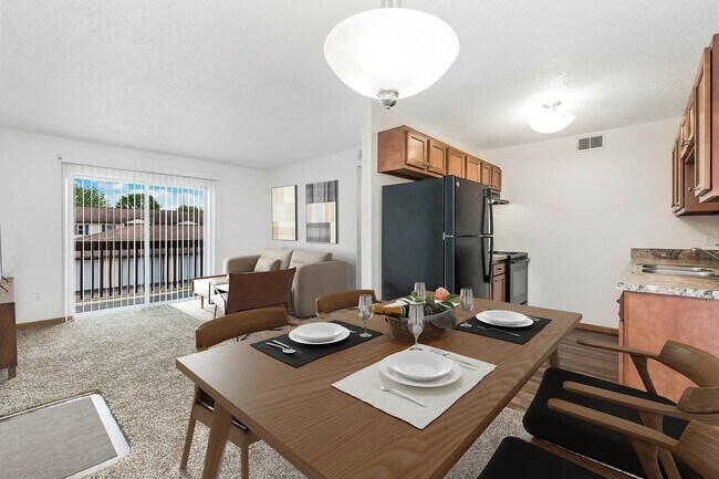 Área de comedor - Old Orchard Estates