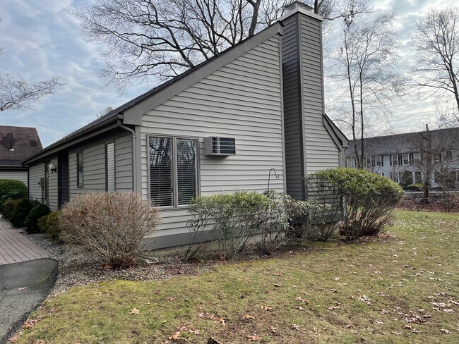 Building Photo - 3 Yankee Glen Rd