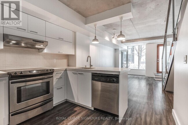 Building Photo - 55 Stewart St