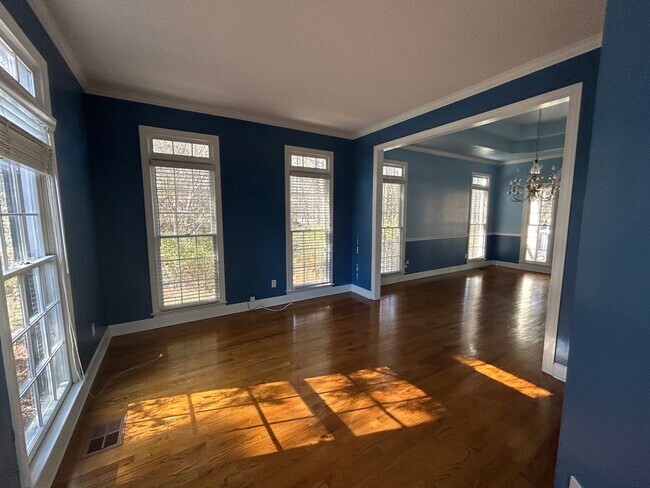 Building Photo - 402 Allendale Ln: 4BR, 3.5BA home with gra...