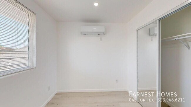 Foto del edificio - 10550 Collett Ave